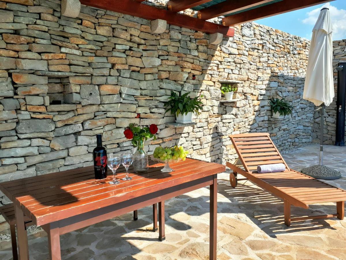 Villa SPLIT - Vacation villa with perfect privacy, pool, sauna, jacuzzi Opanci Esterno foto