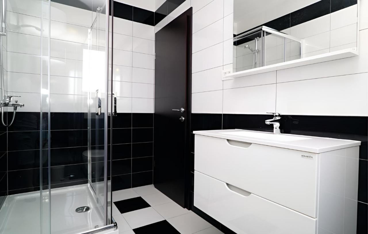 Villa SPLIT - Vacation villa with perfect privacy, pool, sauna, jacuzzi Opanci Esterno foto