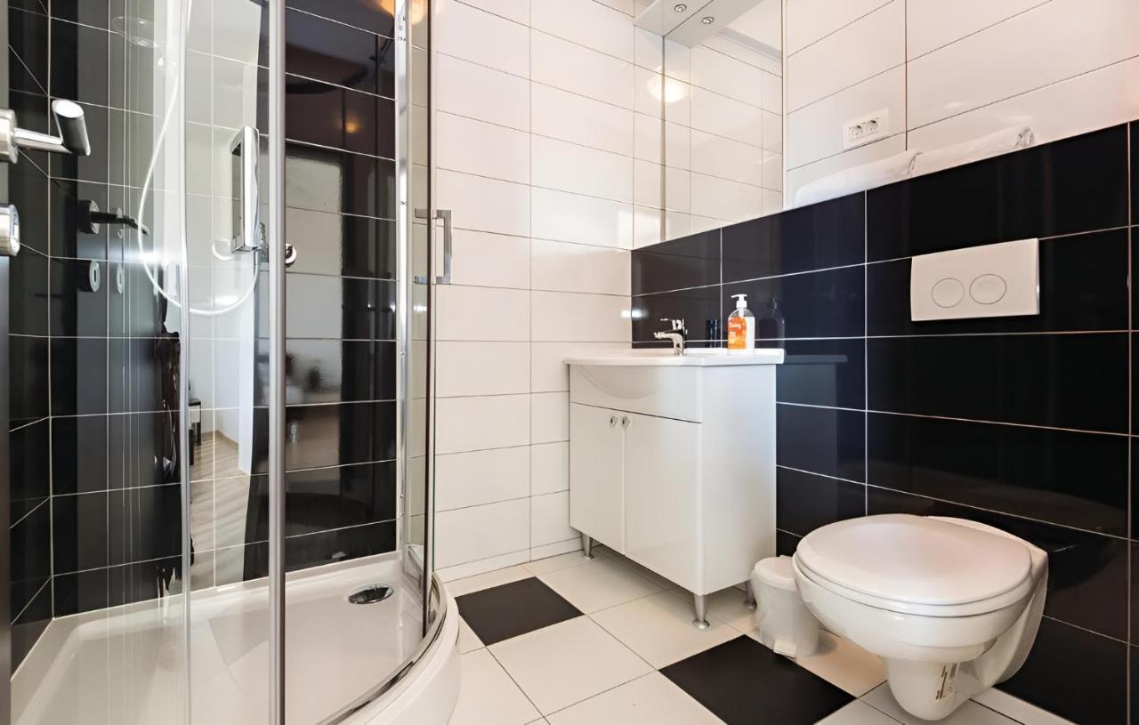 Villa SPLIT - Vacation villa with perfect privacy, pool, sauna, jacuzzi Opanci Esterno foto