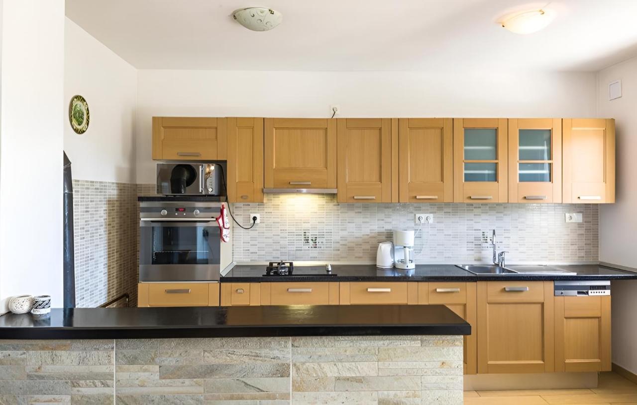 Villa SPLIT - Vacation villa with perfect privacy, pool, sauna, jacuzzi Opanci Esterno foto