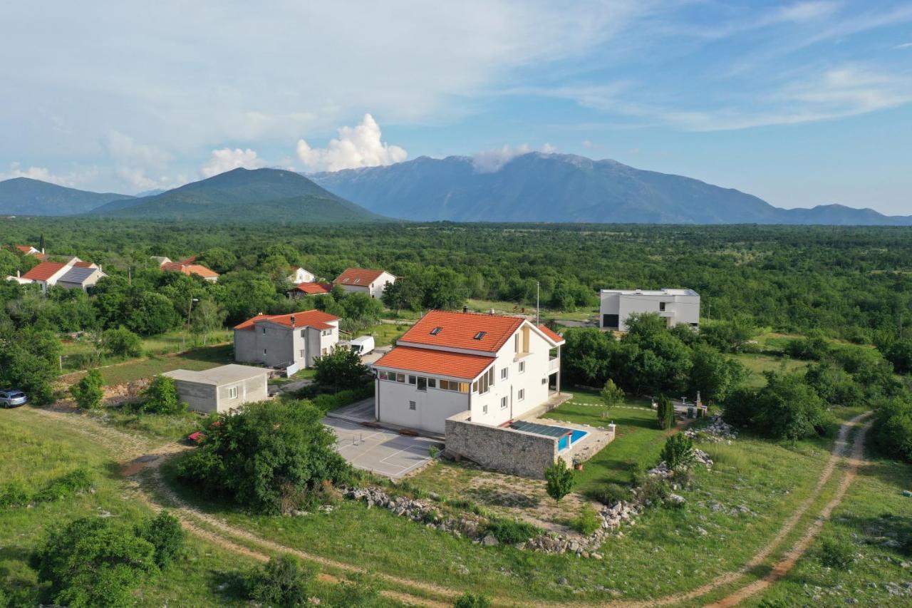 Villa SPLIT - Vacation villa with perfect privacy, pool, sauna, jacuzzi Opanci Esterno foto